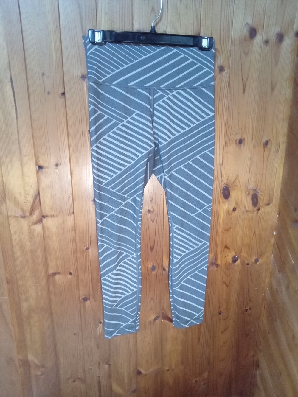 lululemon athletica Size 8. Gray Geometric Striped Leggings